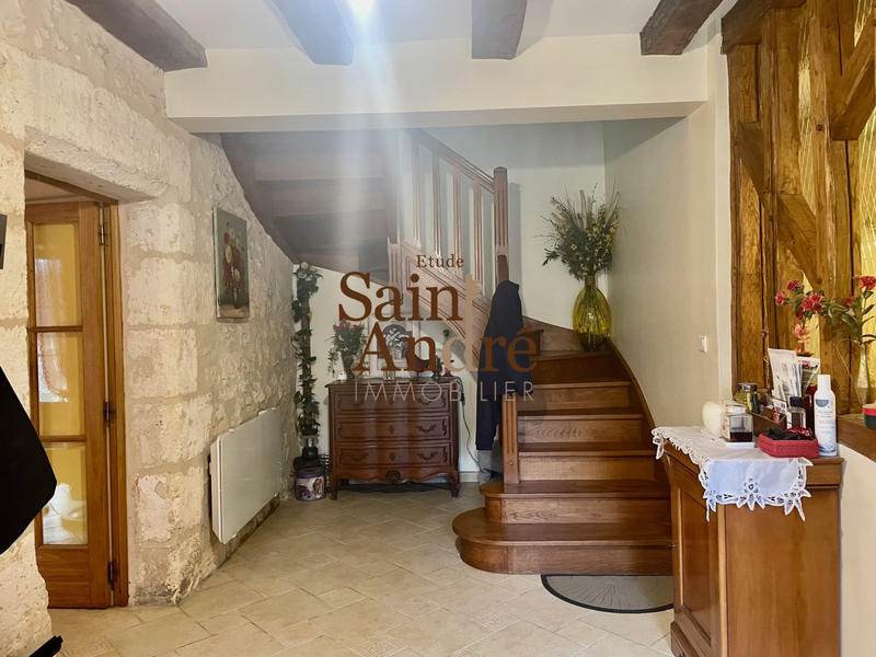 Maison - 300 m² - 8 pièces