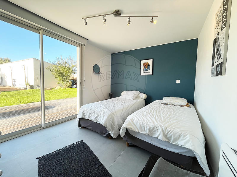 Maison - 207 m² - 8 pièces