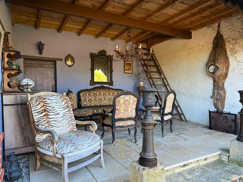 Propriété - 236 m² - 7 pièces