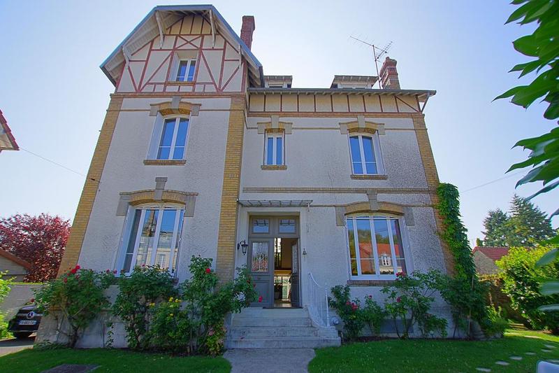 Maison - 286 m² - 9 pièces