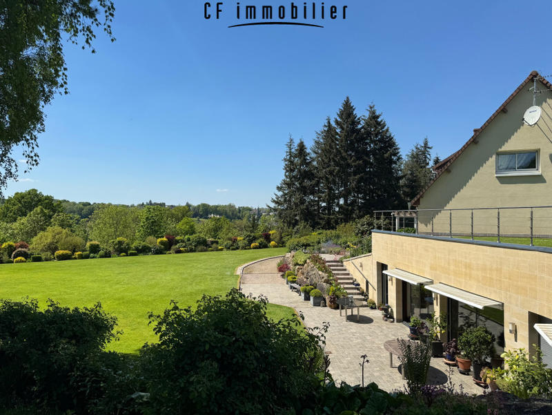 Maison - 455 m² - 9 pièces