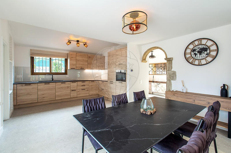 Maison - 185 m² - 7 pièces