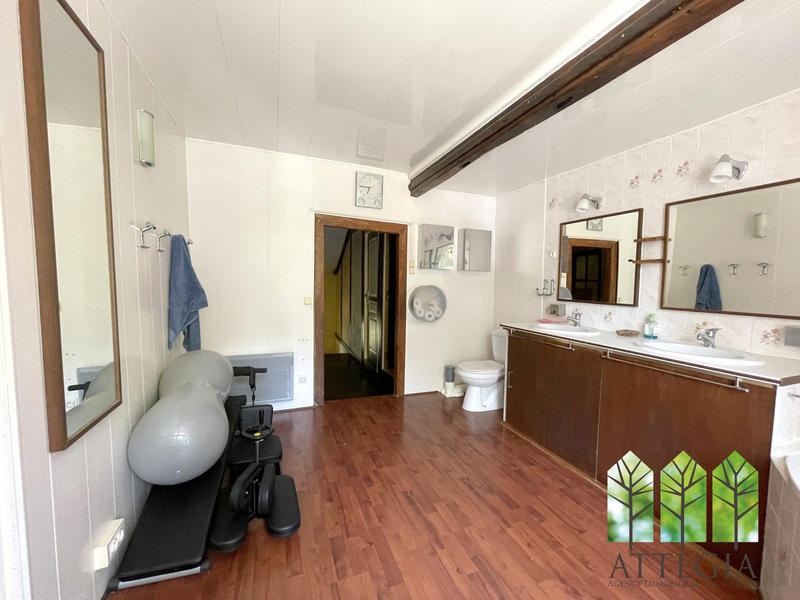 Maison - 180 m² - 5 pièces