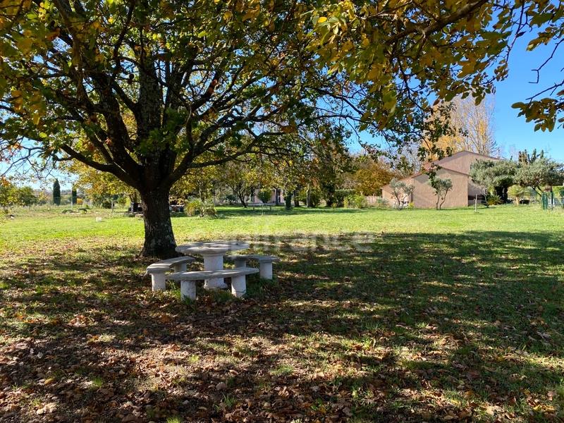 Propriété - 240 m² - 10 pièces