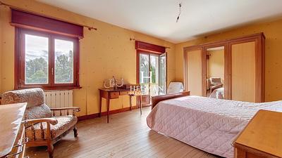 Maison - 311 m² - 12 pièces