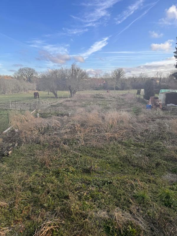 Terrain constructible - 1 070 m²