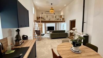 Maison - 220 m² - 9 pièces