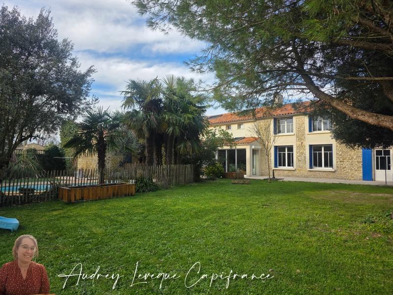 Maison - 251 m² - 7 pièces