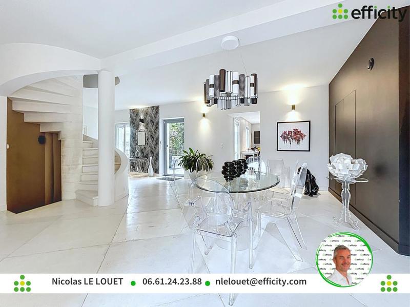 Demeure - 215 m² - 7 pièces