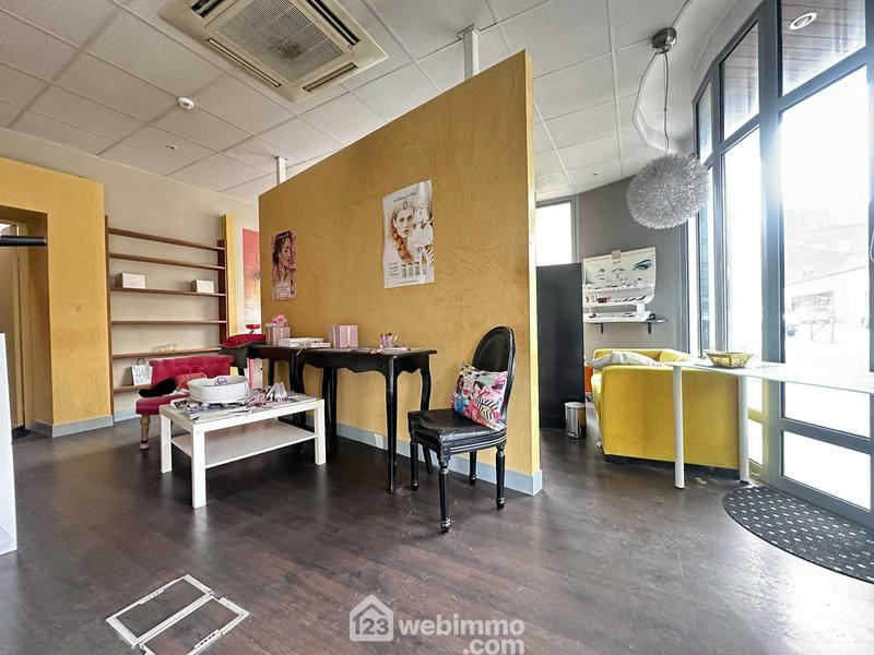 Local commercial - 626 m² - 40 pièces