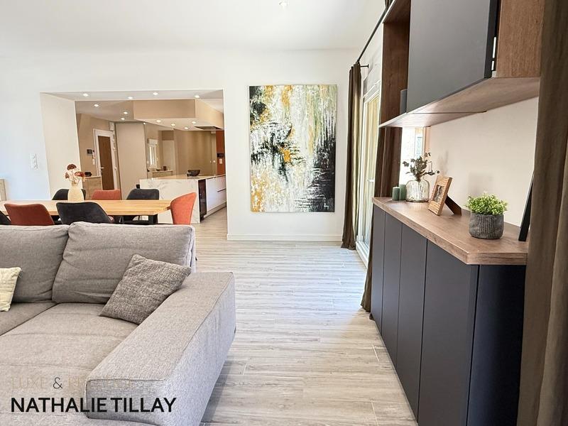 Maison - 260 m² - 7 pièces