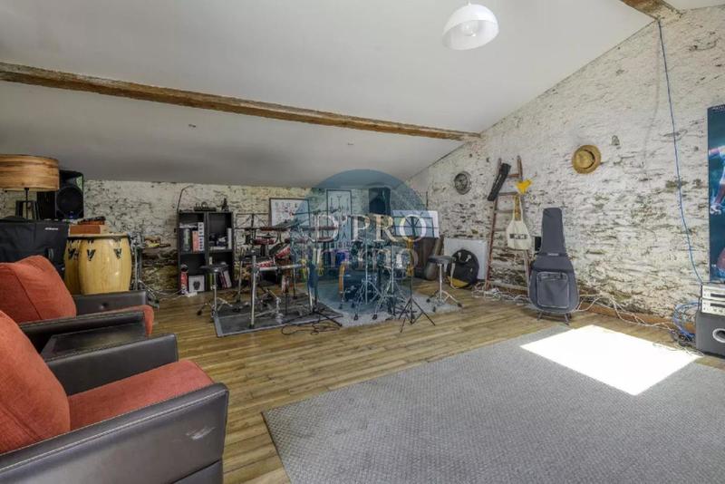 Maison - 284 m² - 8 pièces