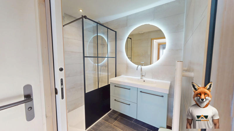 Local commercial - 1 017 m² - 28 pièces