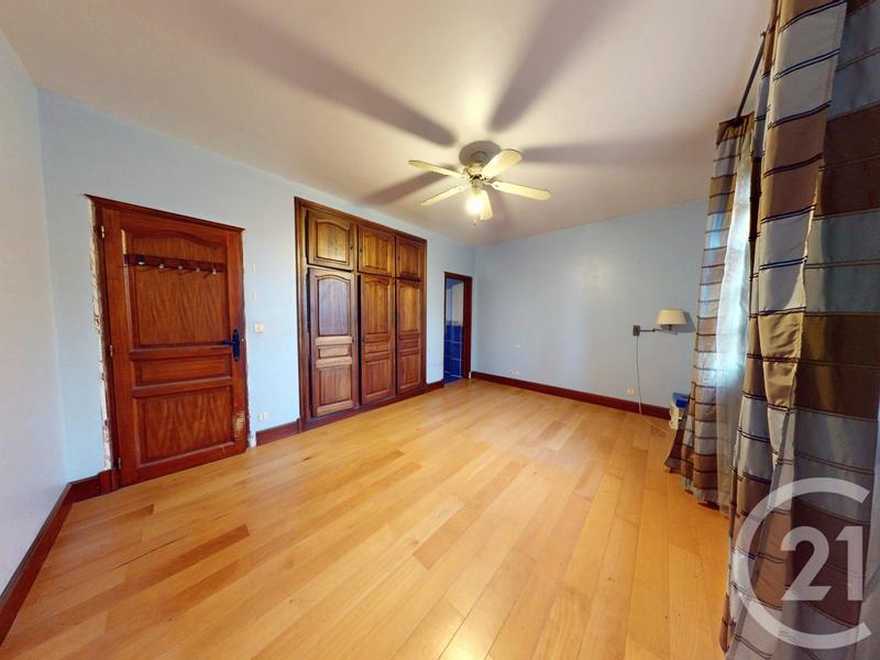 Maison - 248 m² - 7 pièces