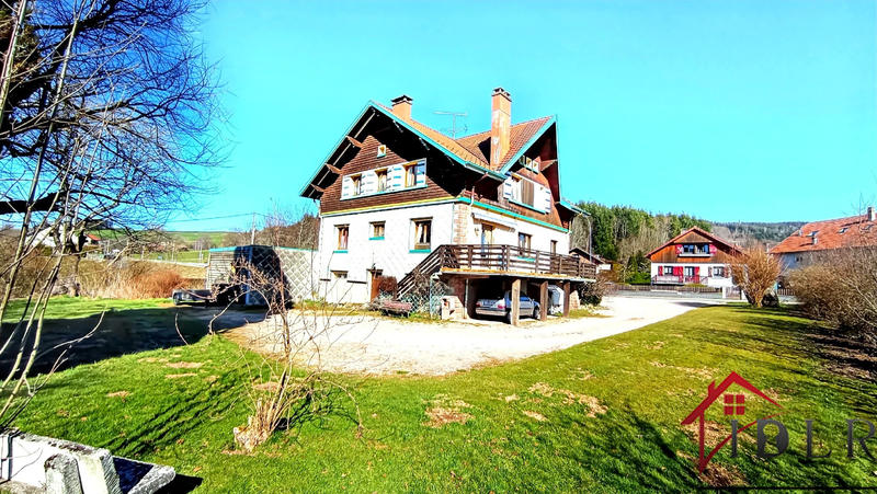 Maison - 277 m² - 10 pièces