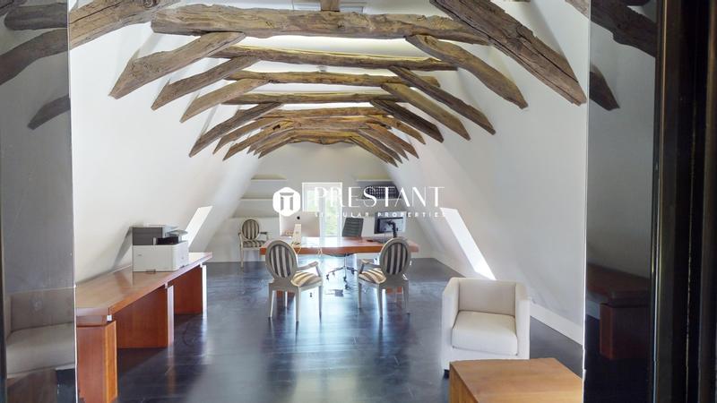 Demeure - 716 m² - 7 pièces