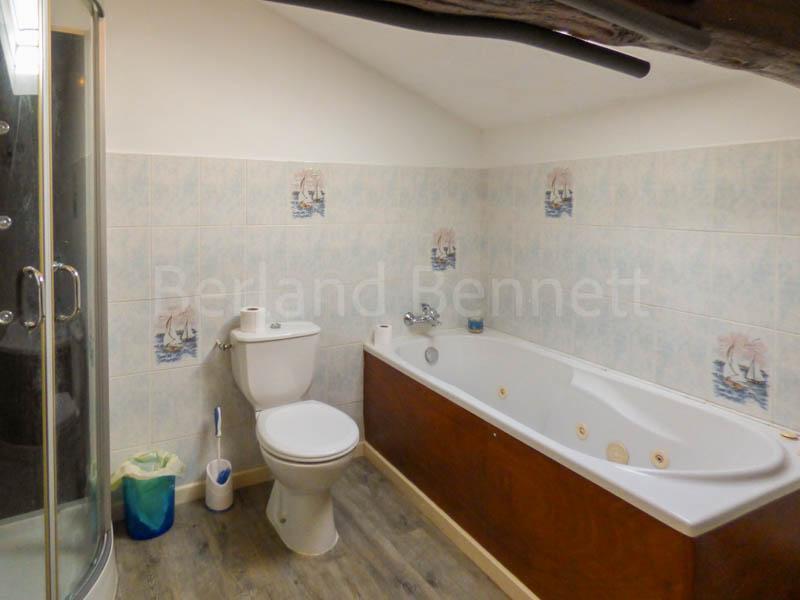 Maison en pierre - 224 m² - 9 pièces