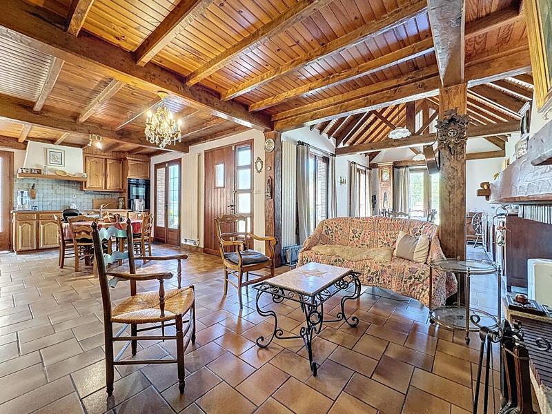 Maison traditionnelle - 228 m² - 7 pièces