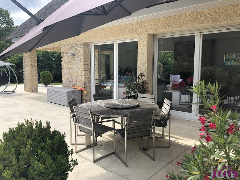 Maison - 240 m² - 9 pièces