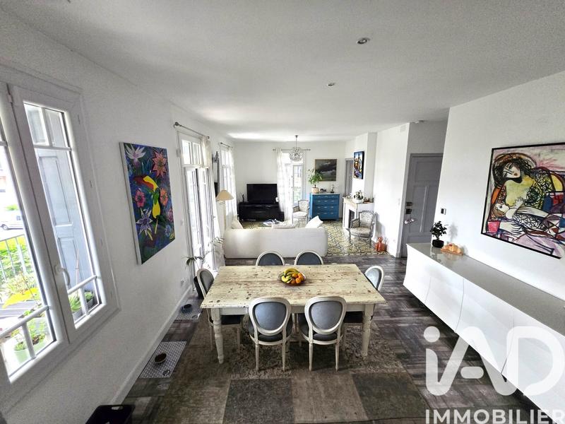 Maison - 215 m² - 8 pièces