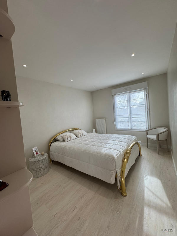 Maison - 219 m² - 5 pièces