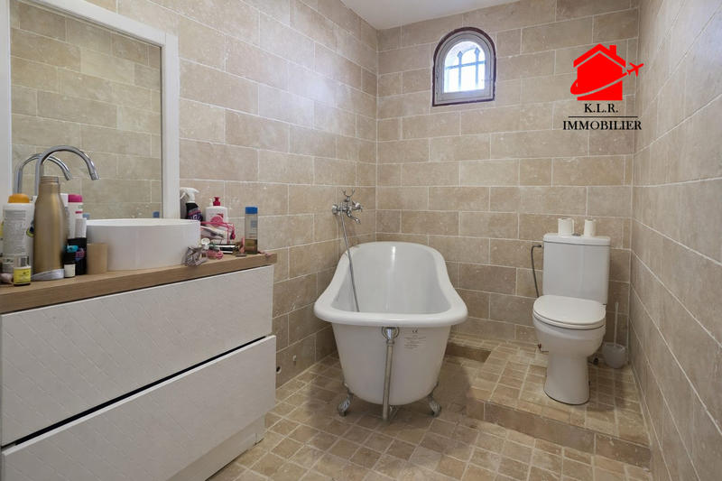 Maison - 207 m² - 5 pièces