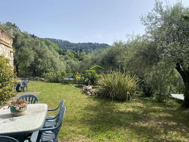 Propriété - 349 m² - 12 pièces