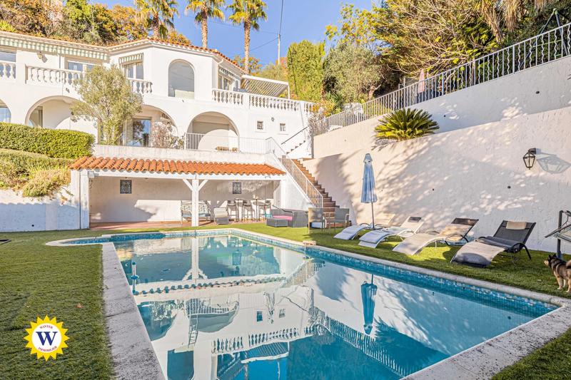 Villa - 223 m² - 6 pièces