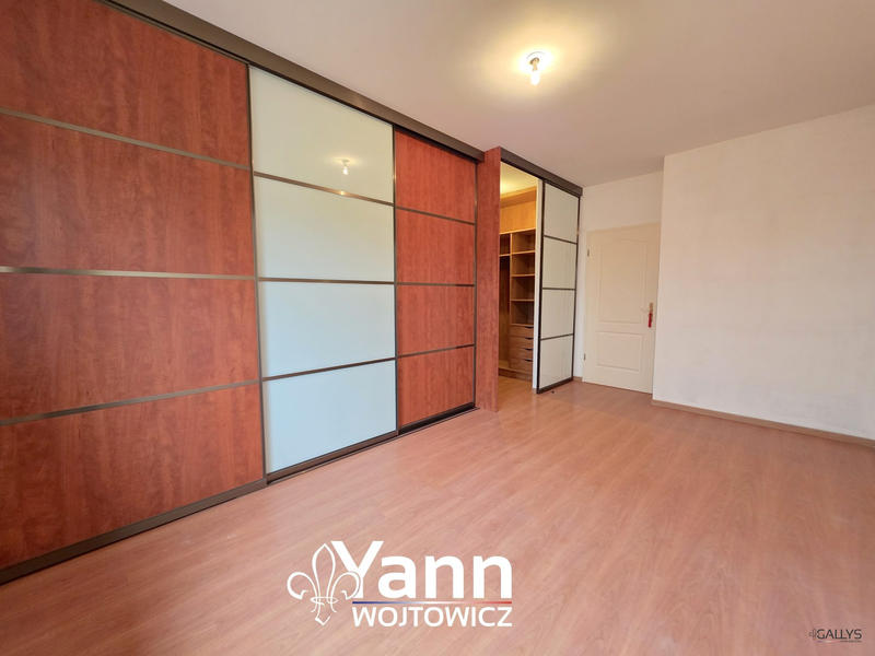 Maison - 231 m² - 7 pièces