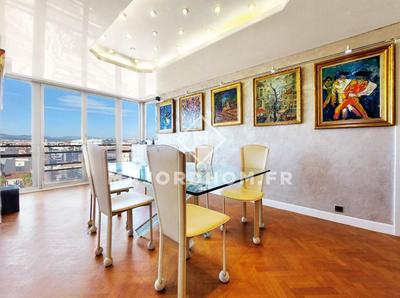 Appartement - 152 m² - 6 pièces