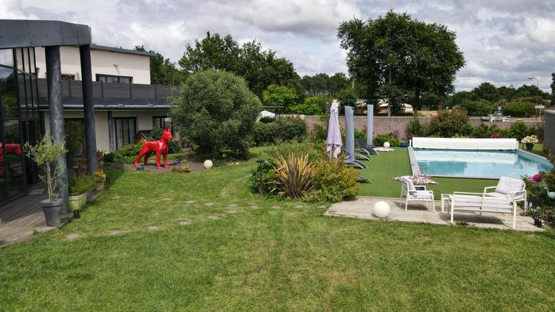 Maison - 805 m² - 16 pièces