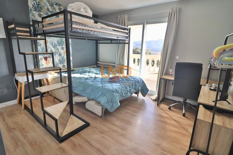 Propriété - 370 m² - 13 pièces