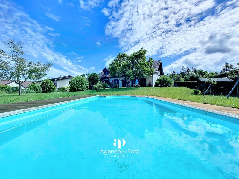 Maison traditionnelle - 185 m² - 8 pièces