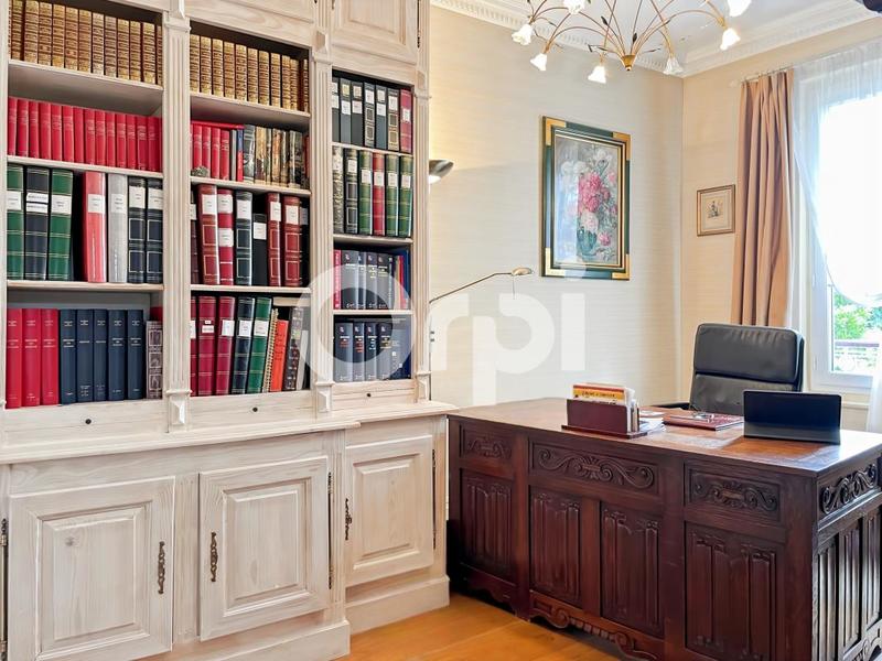 Maison - 203 m² - 7 pièces