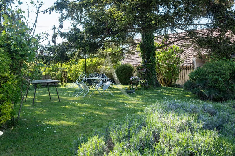 Maison - 334 m² - 12 pièces