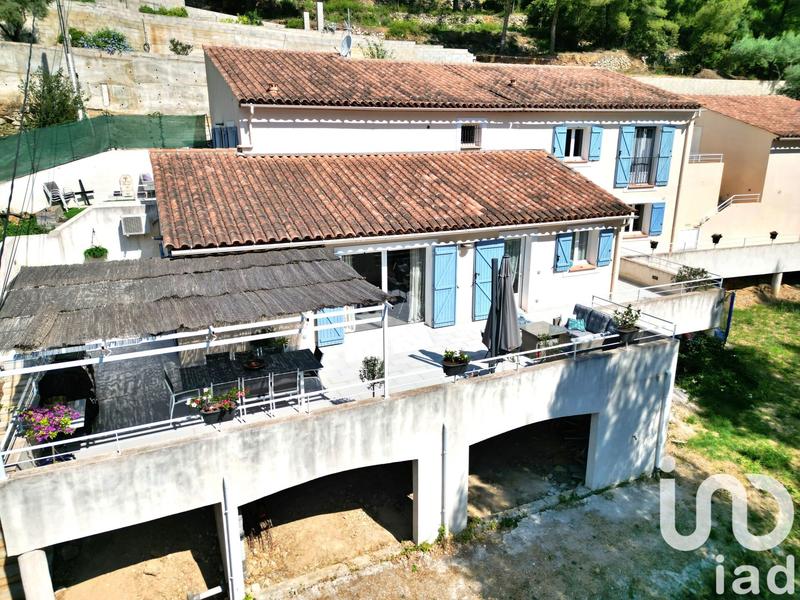 Maison - 233 m² - 6 pièces