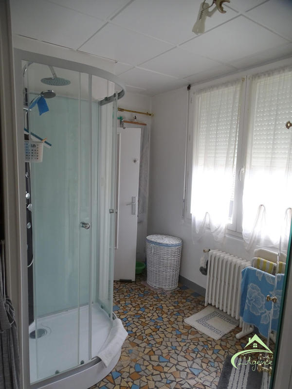 Maison traditionnelle - 302 m² - 8 pièces