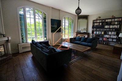 Maison - 230 m² - 6 pièces