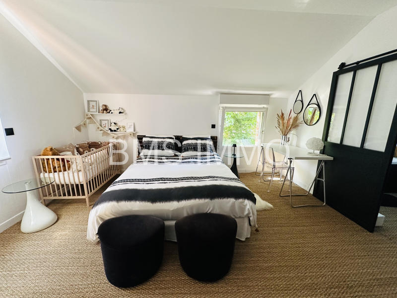 Maison - 230 m² - 6 pièces