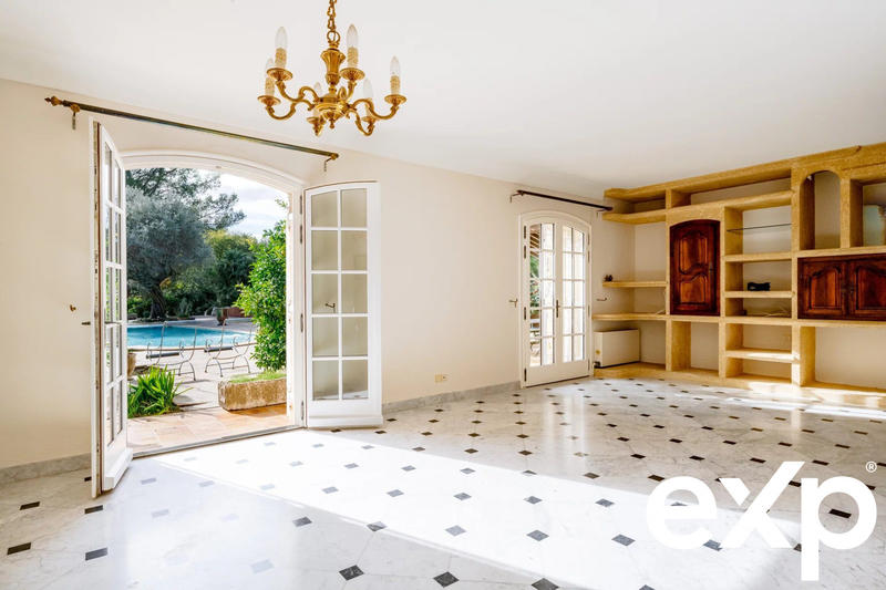 Maison - 195 m² - 8 pièces