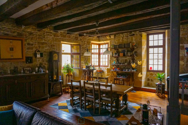 Maison - 193 m² - 6 pièces