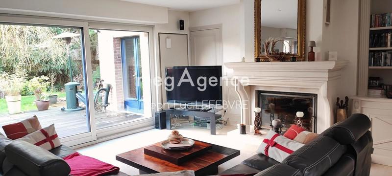 Maison - 240 m² - 8 pièces