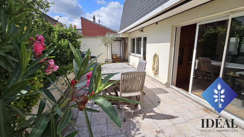 Maison - 210 m² - 6 pièces