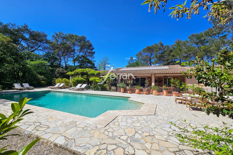 Maison - 200 m² - 7 pièces