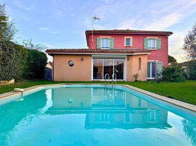 Maison - 170 m² - 9 pièces