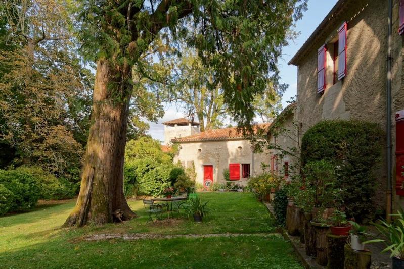 Maison - 360 m² - 8 pièces