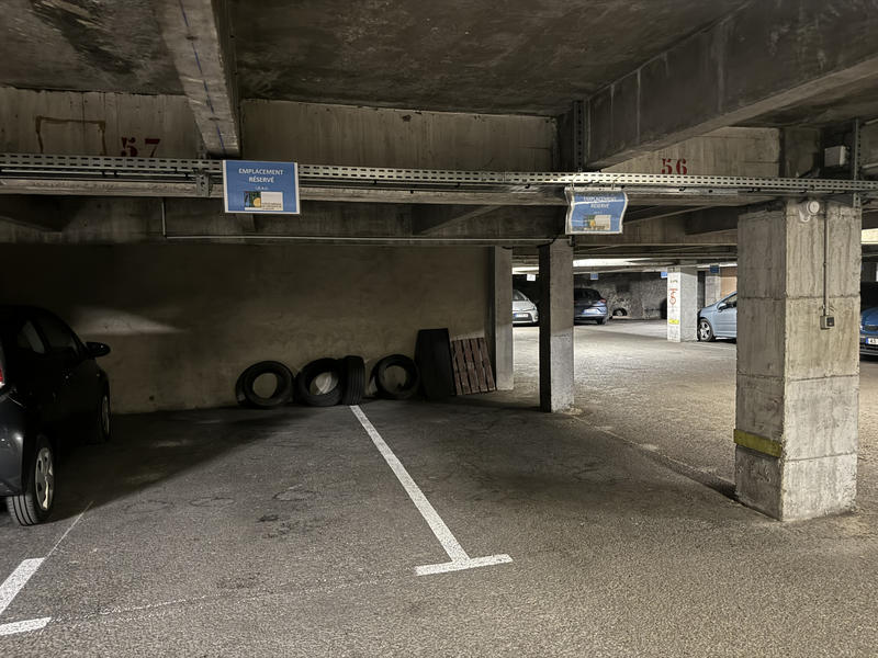 Parking / Garage - 11 m²