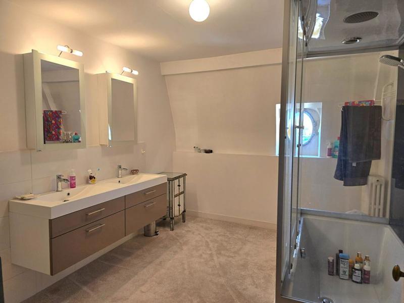 Maison - 244 m² - 8 pièces