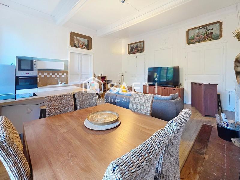 Maison - 332 m² - 15 pièces