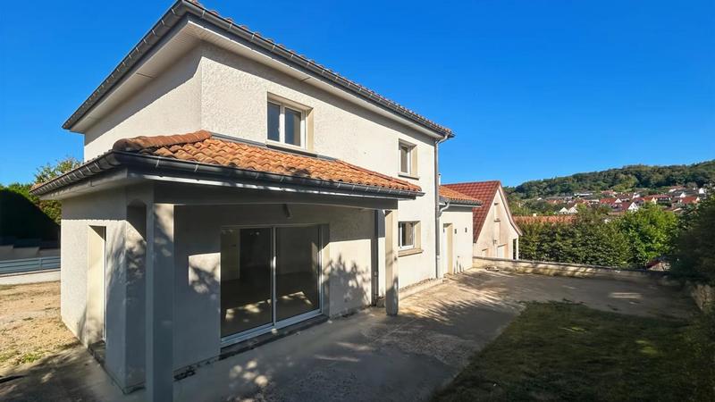 Maison - 122 m² - 6 pièces